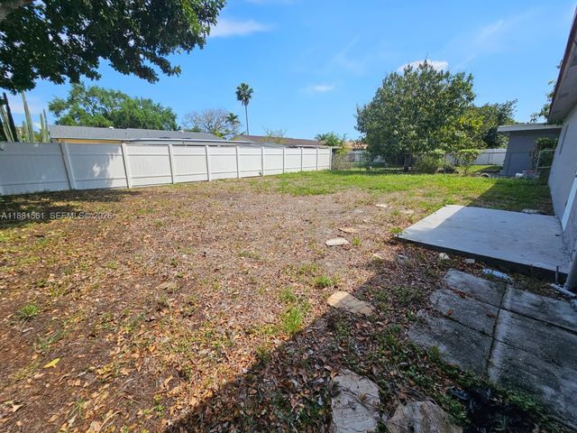 325 SW 80th Terrace, North Lauderdale, FL 33068