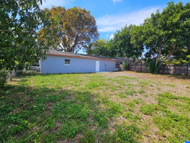 325 SW 80th Terrace, North Lauderdale, FL 33068