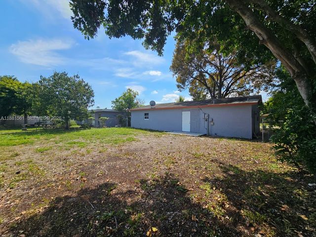 325 SW 80th Terrace, North Lauderdale, FL 33068