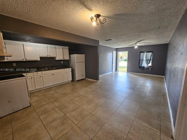 325 SW 80th Terrace, North Lauderdale, FL 33068