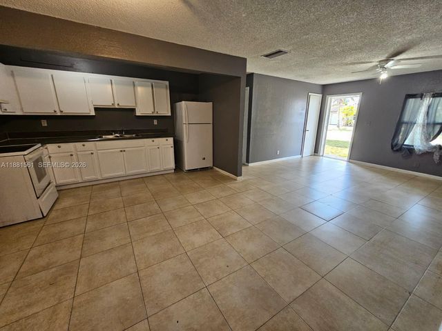 325 SW 80th Terrace, North Lauderdale, FL 33068