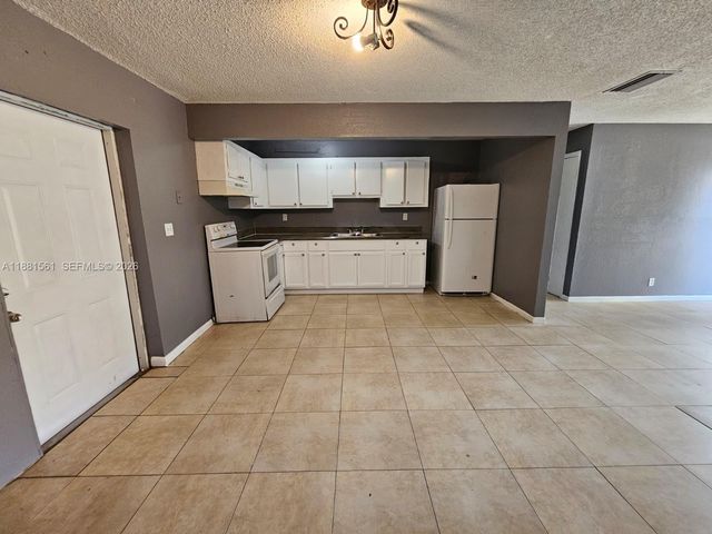 325 SW 80th Terrace, North Lauderdale, FL 33068
