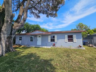 325 SW 80th Terrace, North Lauderdale, FL 33068