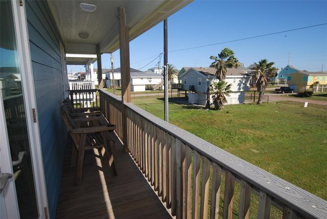23159 Fresca Street, Galveston, TX 77554