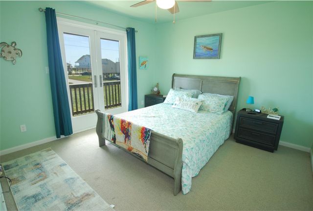 23159 Fresca Street, Galveston, TX 77554