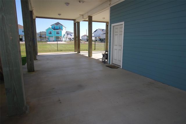 23159 Fresca Street, Galveston, TX 77554