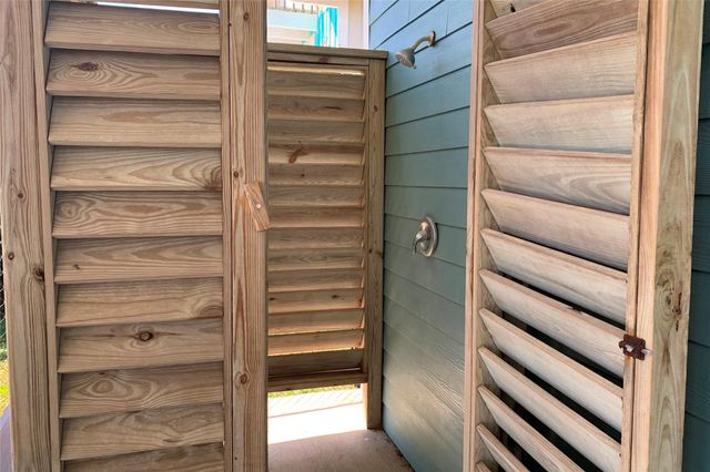 23159 Fresca Street, Galveston, TX 77554