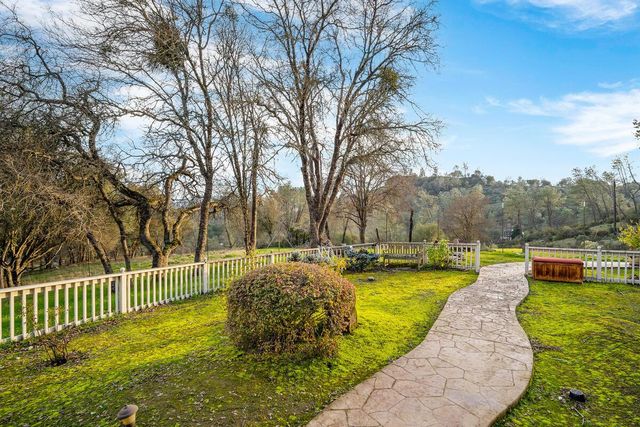 3815 Lakeview Dr, Placerville, CA 95667