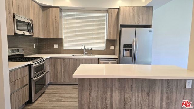 1470 S Canfield Avenue 101, Los Angeles, CA 90035