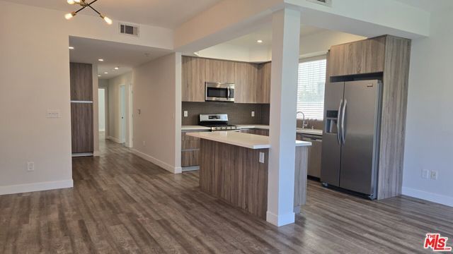 1470 S Canfield Avenue 101, Los Angeles, CA 90035