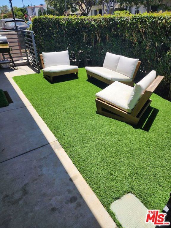1470 S Canfield Avenue 101, Los Angeles, CA 90035