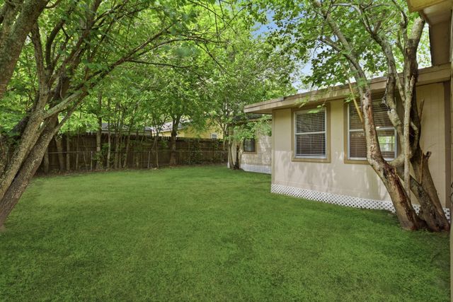 1109 E Walker Street, League City, TX 77573