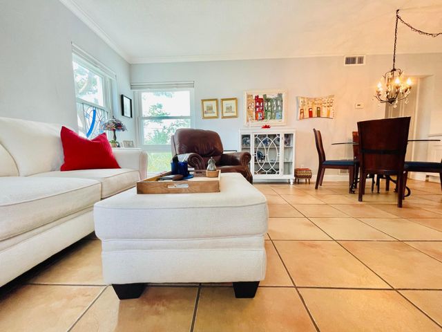 234 Hibiscus Ave Apt 271, Lauderdale By The Sea, FL 33308