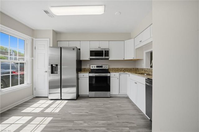 4606 Stonebridge Lane, Virginia Beach, VA 23462