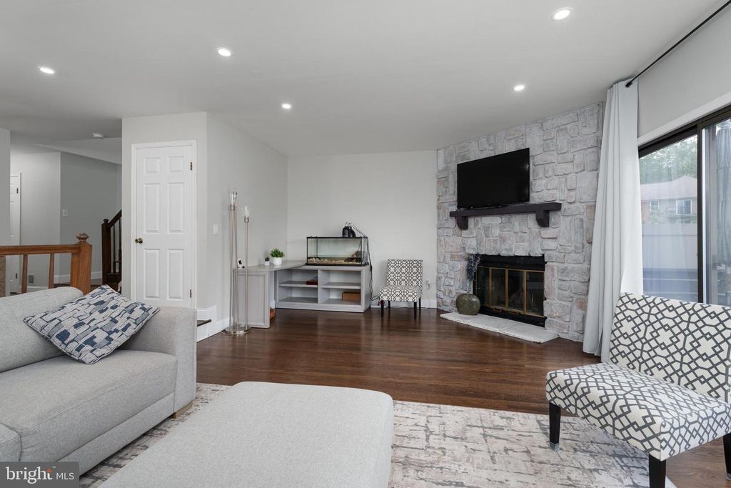24 MANOR DR, Princeton, NJ 08540