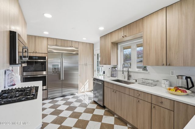 227 Chatham Avenue, Oakhurst, NJ 07755