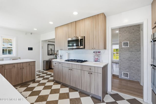 227 Chatham Avenue, Oakhurst, NJ 07755