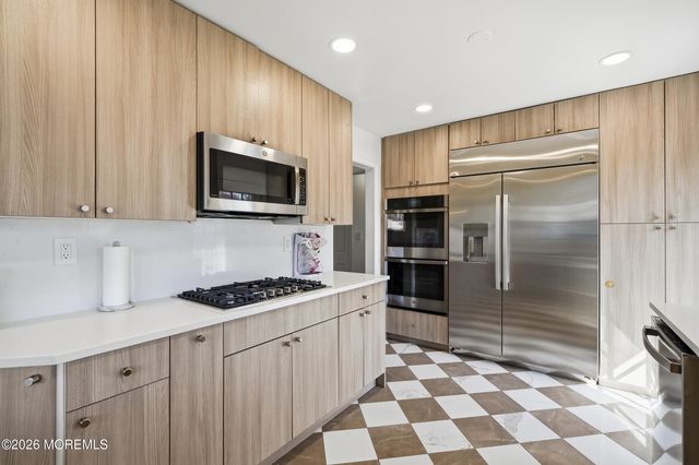 227 Chatham Avenue, Oakhurst, NJ 07755