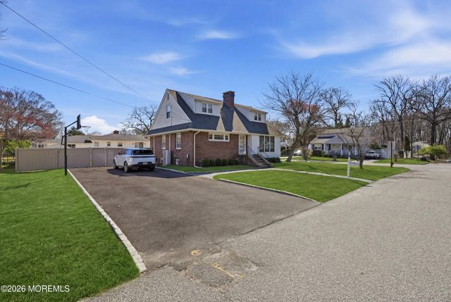 227 Chatham Avenue, Oakhurst, NJ 07755