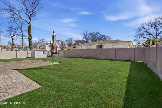 227 Chatham Avenue, Oakhurst, NJ 07755