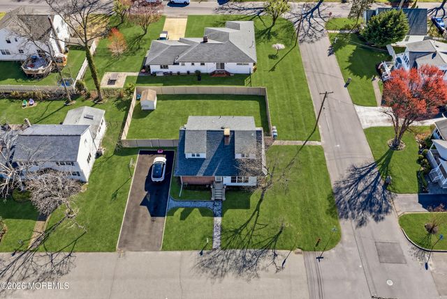 227 Chatham Avenue, Oakhurst, NJ 07755