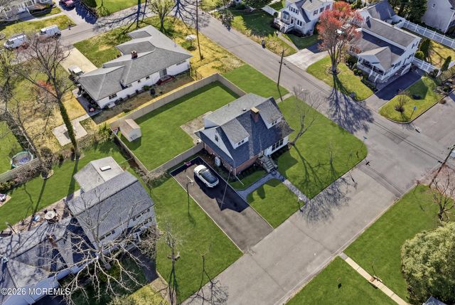 227 Chatham Avenue, Oakhurst, NJ 07755