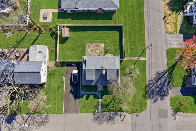 227 Chatham Avenue, Oakhurst, NJ 07755