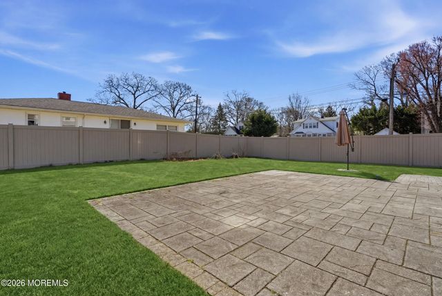 227 Chatham Avenue, Oakhurst, NJ 07755