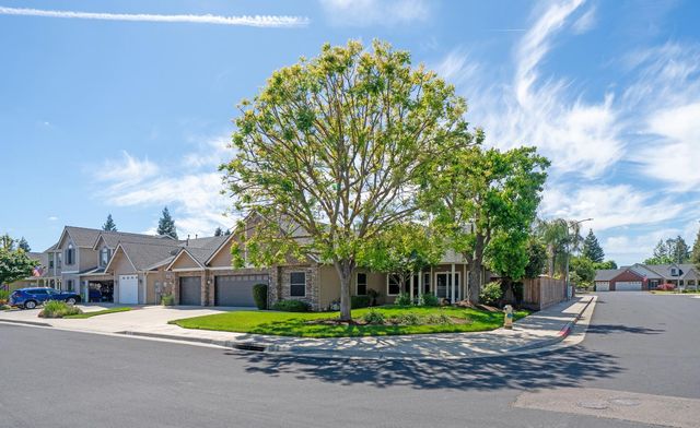 1774 N Homsy Avenue, Clovis, CA 93619