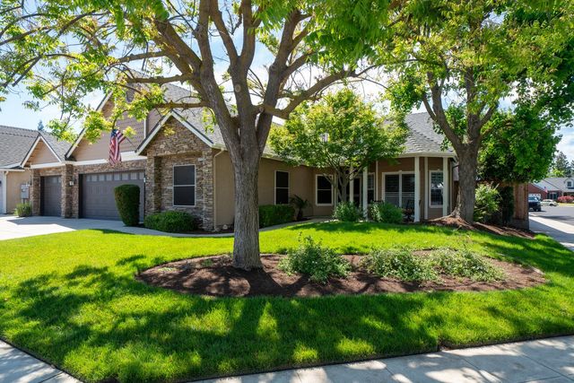 1774 N Homsy Avenue, Clovis, CA 93619