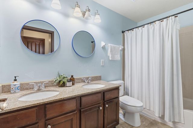 1633 Sunflower Street, Lewis Center, OH 43035