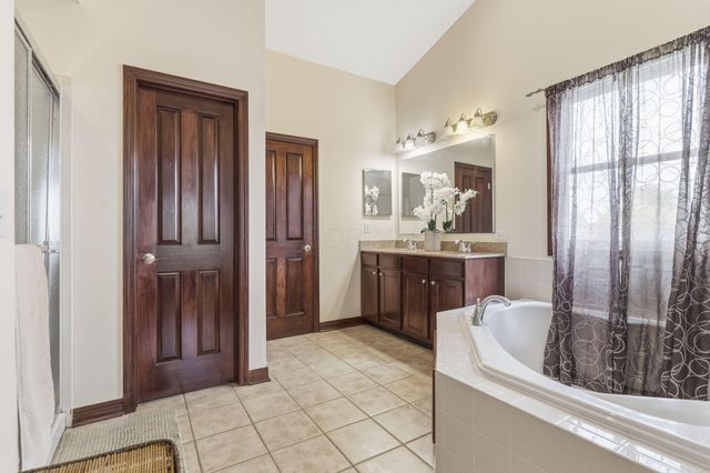 1633 Sunflower Street, Lewis Center, OH 43035