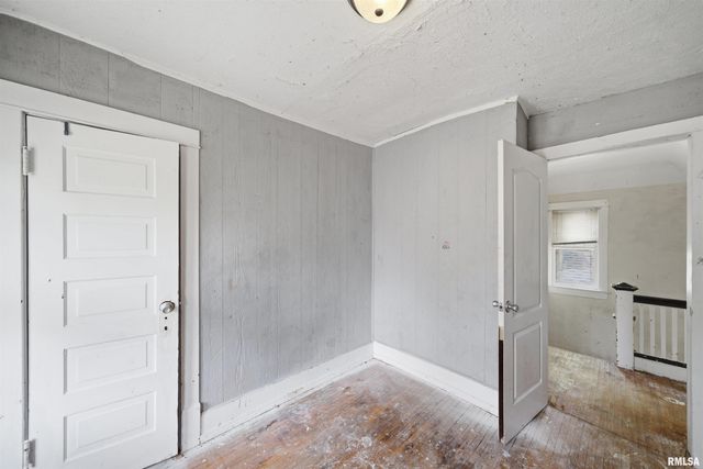 2701 N DECHMAN Avenue, Peoria, IL 61603
