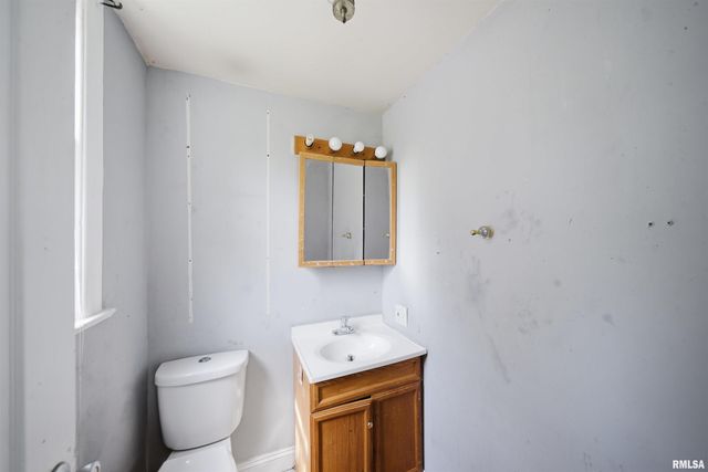 2701 N DECHMAN Avenue, Peoria, IL 61603