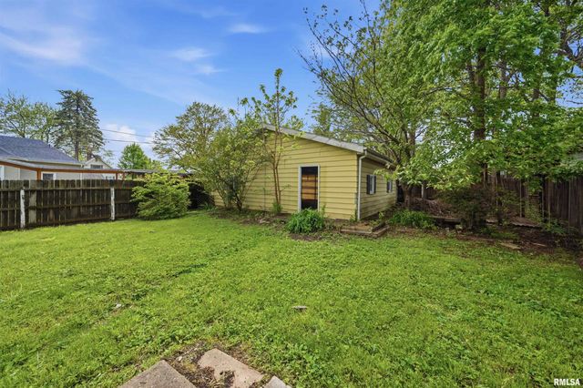 2701 N DECHMAN Avenue, Peoria, IL 61603