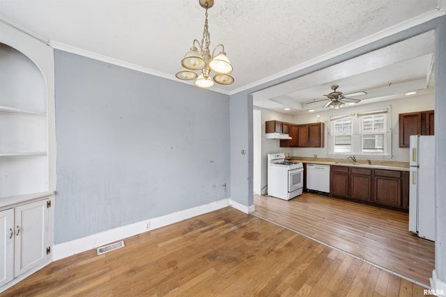 2701 N DECHMAN Avenue, Peoria, IL 61603