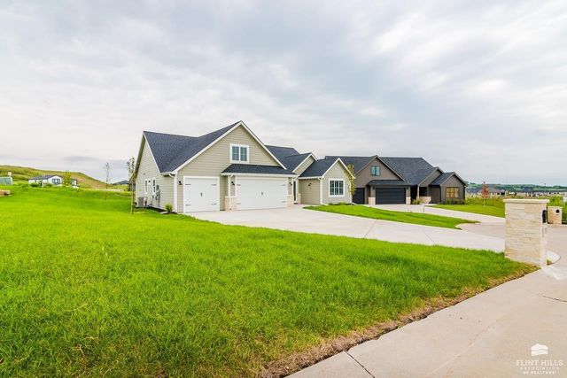 5414 Nicklaus Circle, Manhattan, KS 66503