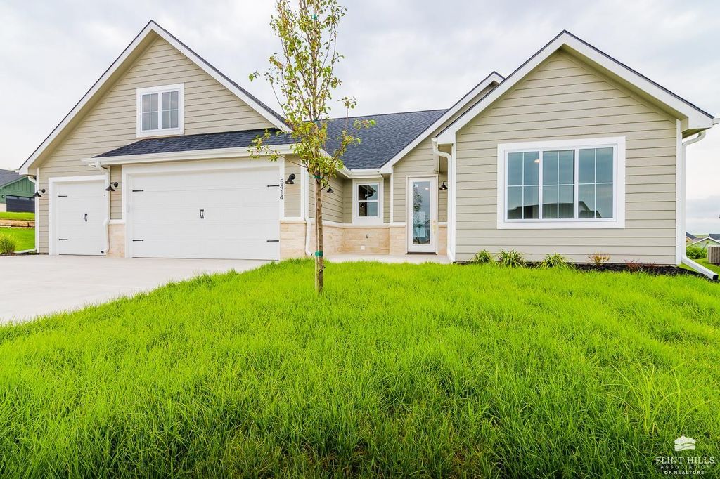 5414 Nicklaus Circle, Manhattan, KS 66503