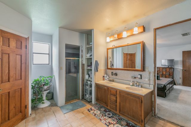 109 Honeysuckle, Paradise, TX 76073