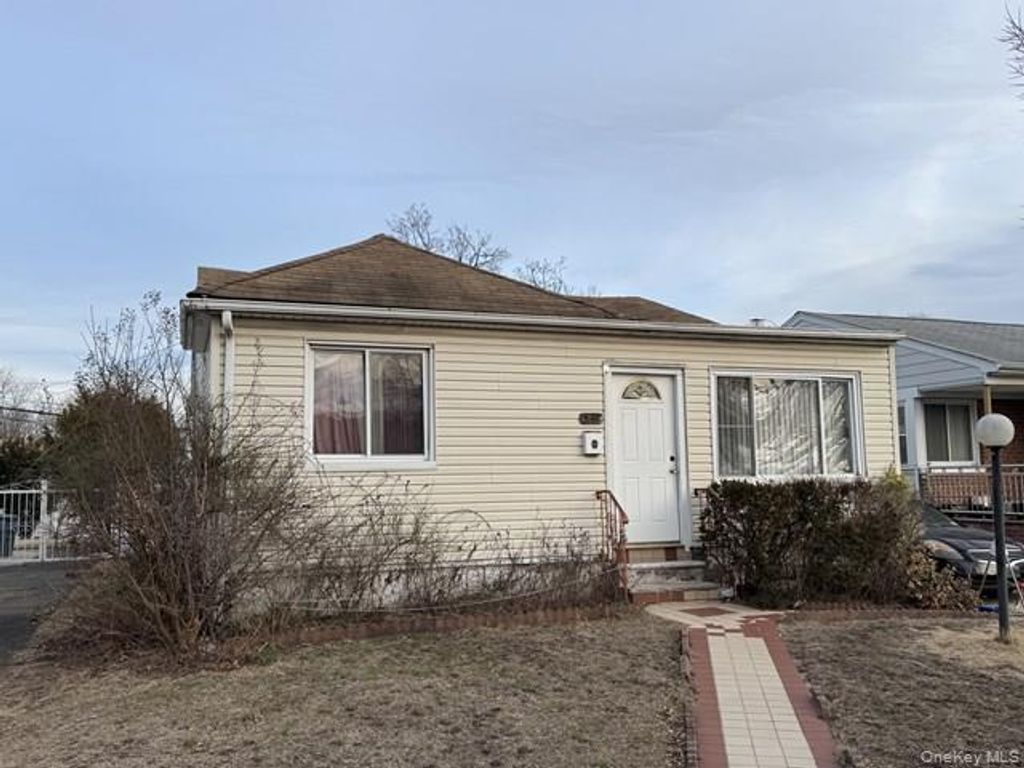 12137 237th Street, Rosedale, NY 11422 — photo 3