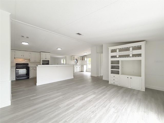 8331 COUNTY ROAD 109, Lady Lake, FL 32159