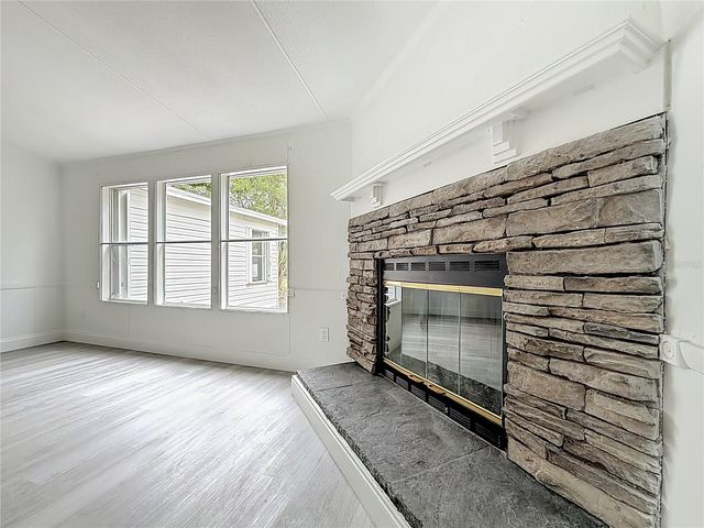 8331 COUNTY ROAD 109, Lady Lake, FL 32159