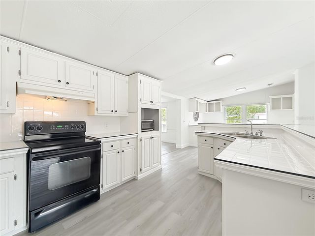 8331 COUNTY ROAD 109, Lady Lake, FL 32159