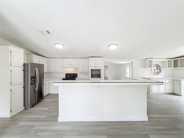 8331 COUNTY ROAD 109, Lady Lake, FL 32159