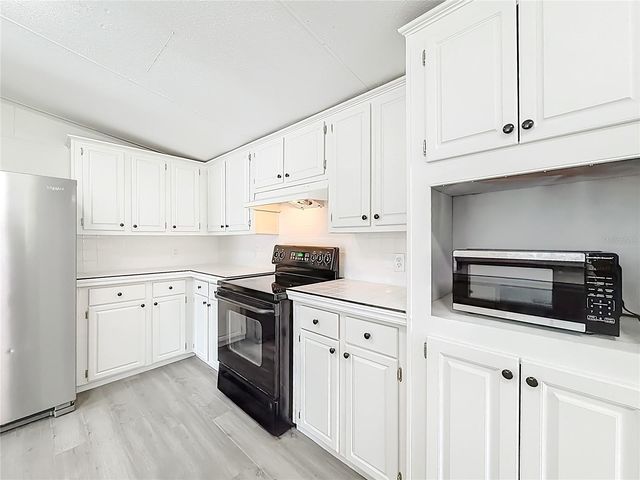 8331 COUNTY ROAD 109, Lady Lake, FL 32159