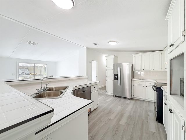 8331 COUNTY ROAD 109, Lady Lake, FL 32159