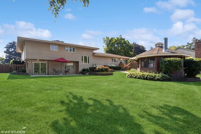 1142 N Perry Drive, Palatine, IL 60067