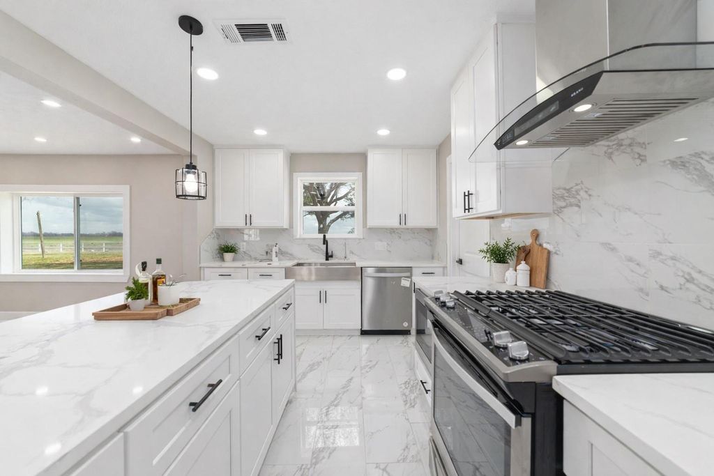 13431 Vrlla Road, Guy, TX 77444