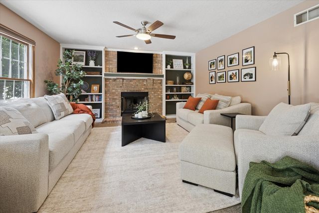 5138 Fillmore Court, Davenport, IA 52806