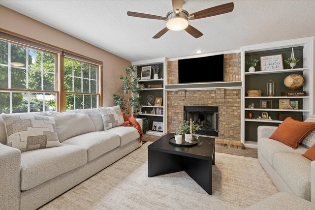 5138 Fillmore Court, Davenport, IA 52806
